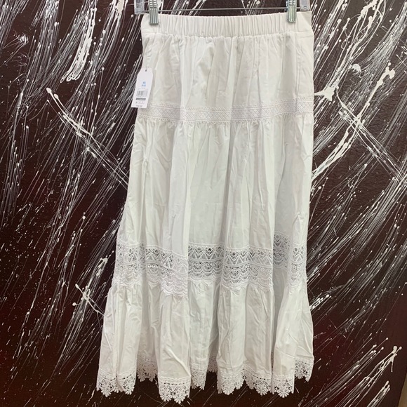 Time and Tru Dresses & Skirts - Time and Tru White Crochet Lace Tiered Maxi Skirt XS 0-2 TT23100072037 Boho